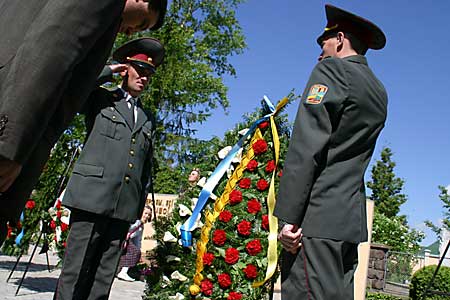 Kranzniederlegung am Grabmal des unbekannten Soldaten