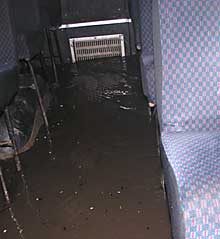 Überschwemmung im Sammeltaxi