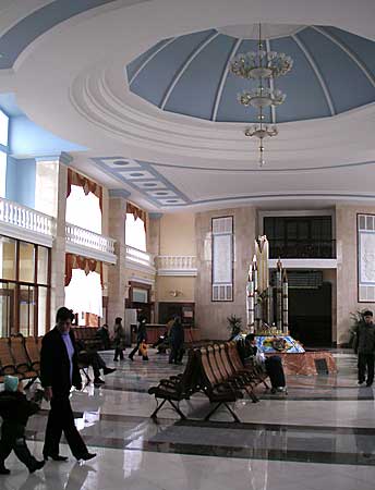 Neuer Bahnhof Uschhorod innen